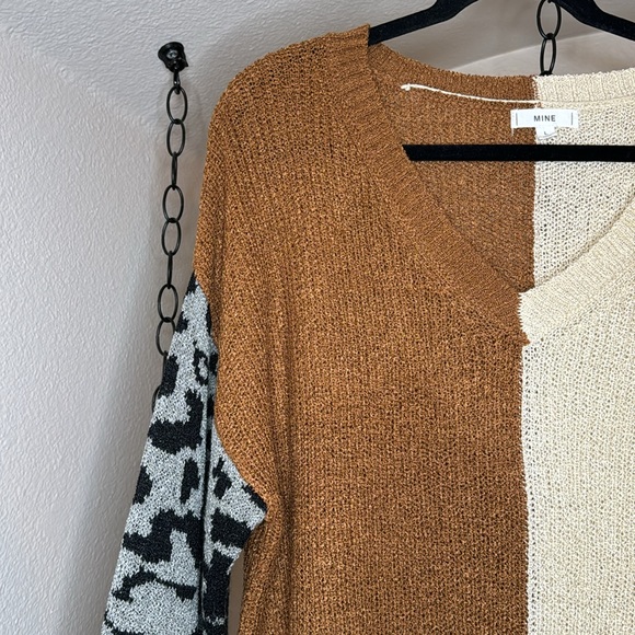 Charcoal Animal Print V-Neck Colorblock Knit Sweater, wore once, size L - Picture 3 of 15